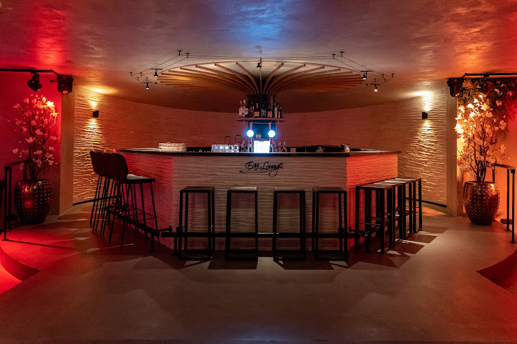 Eau Lounge