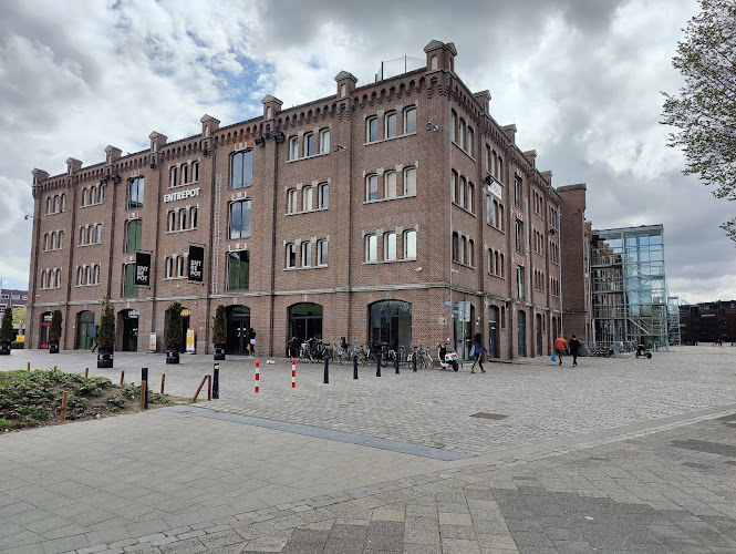 Entrepot building