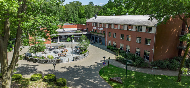 50 | 50 Hotel and Conference Center Belmont