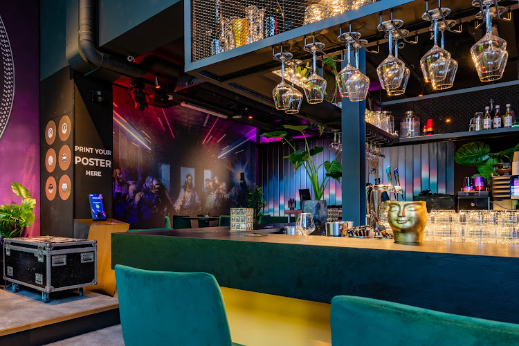 ONSTAGE Experience & Bar