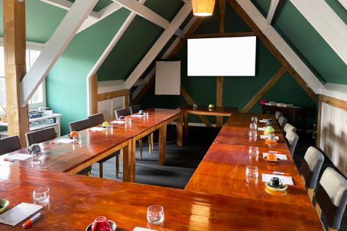 Wauw: vergaderen in Twente / Overijssel by Outdoors