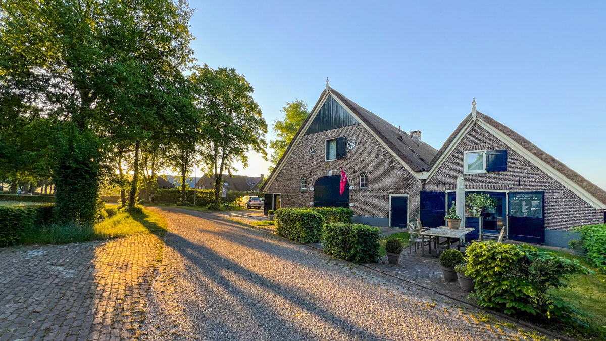 De Rheezer Kamer, B&B en Theehuis